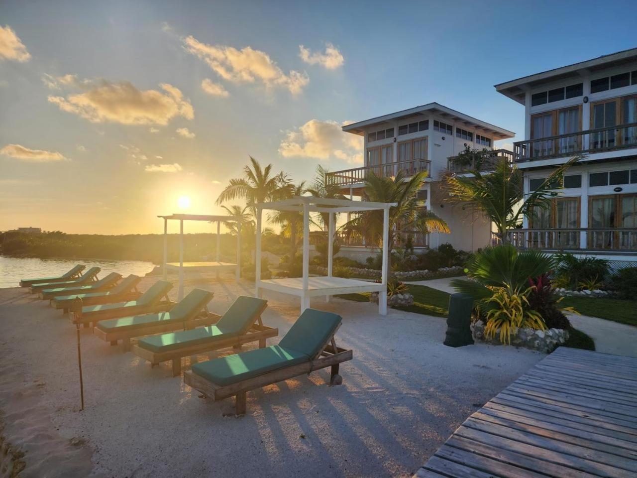 Aruna Resort & Villas San Pedro  Exterior photo
