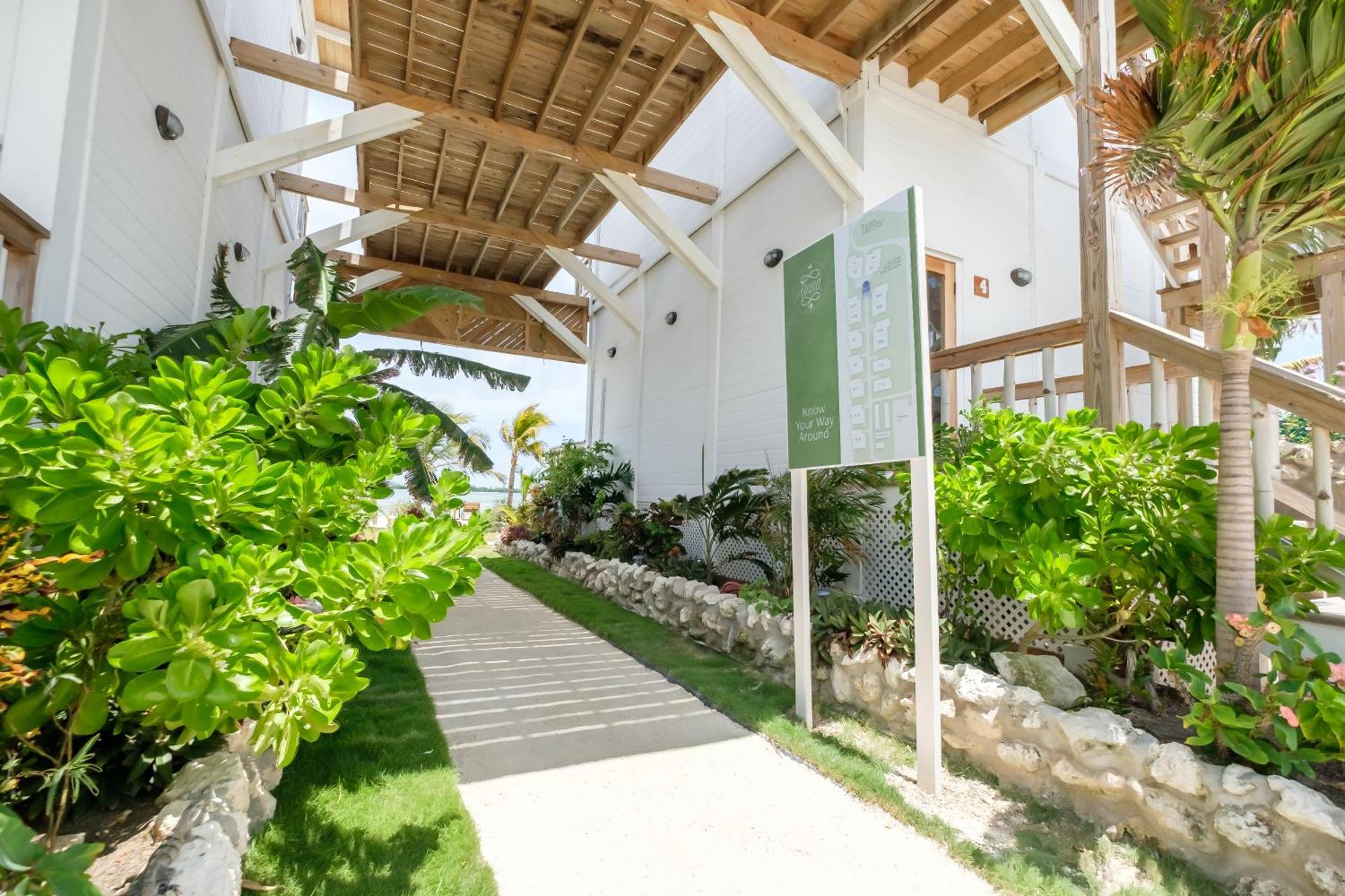 Aruna Resort & Villas San Pedro  Exterior photo