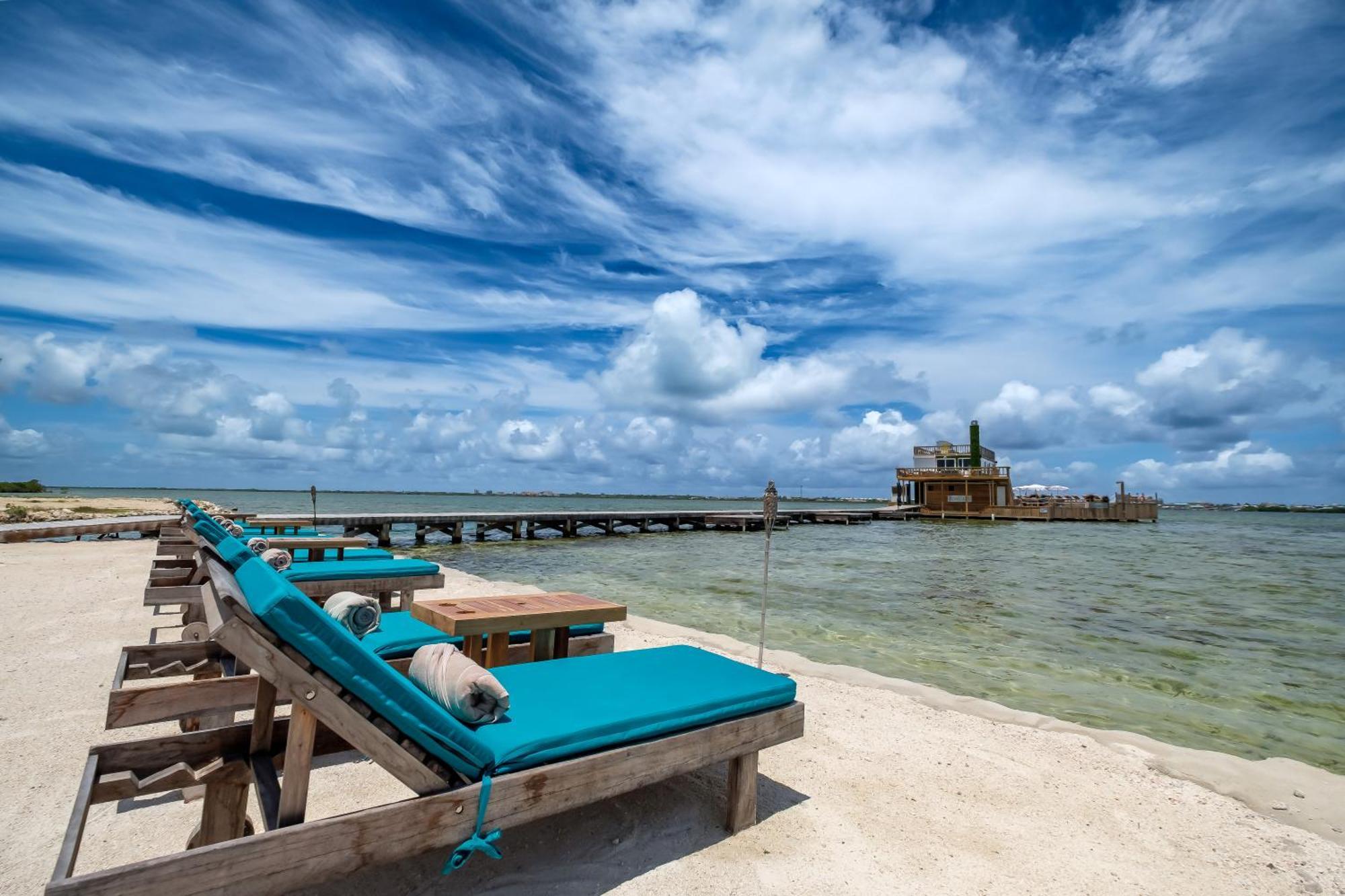 Aruna Resort & Villas San Pedro  Exterior photo